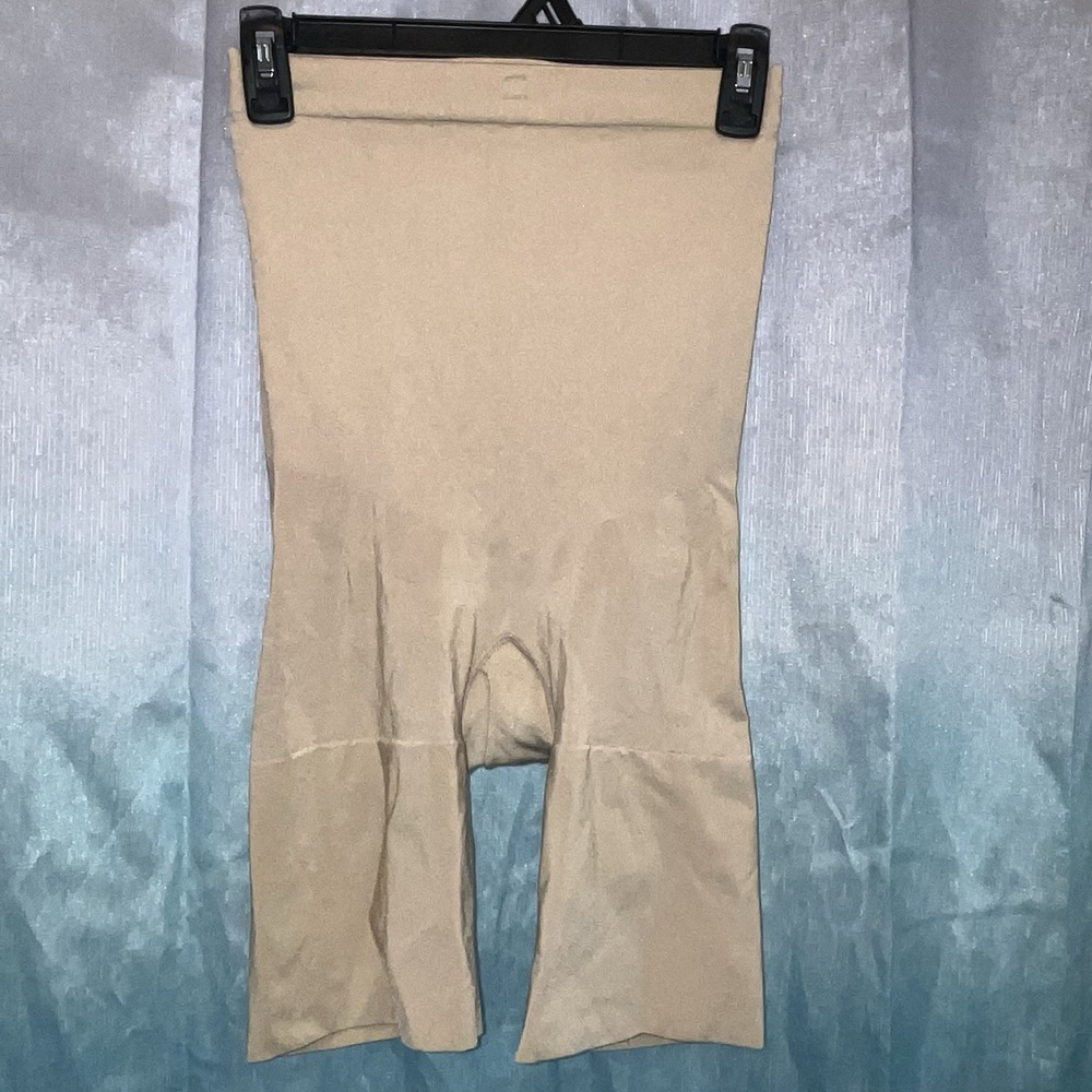 SPANX Shapewear for Women Oncore High-Waisted Knee Shorts Large Beige‎ Nude